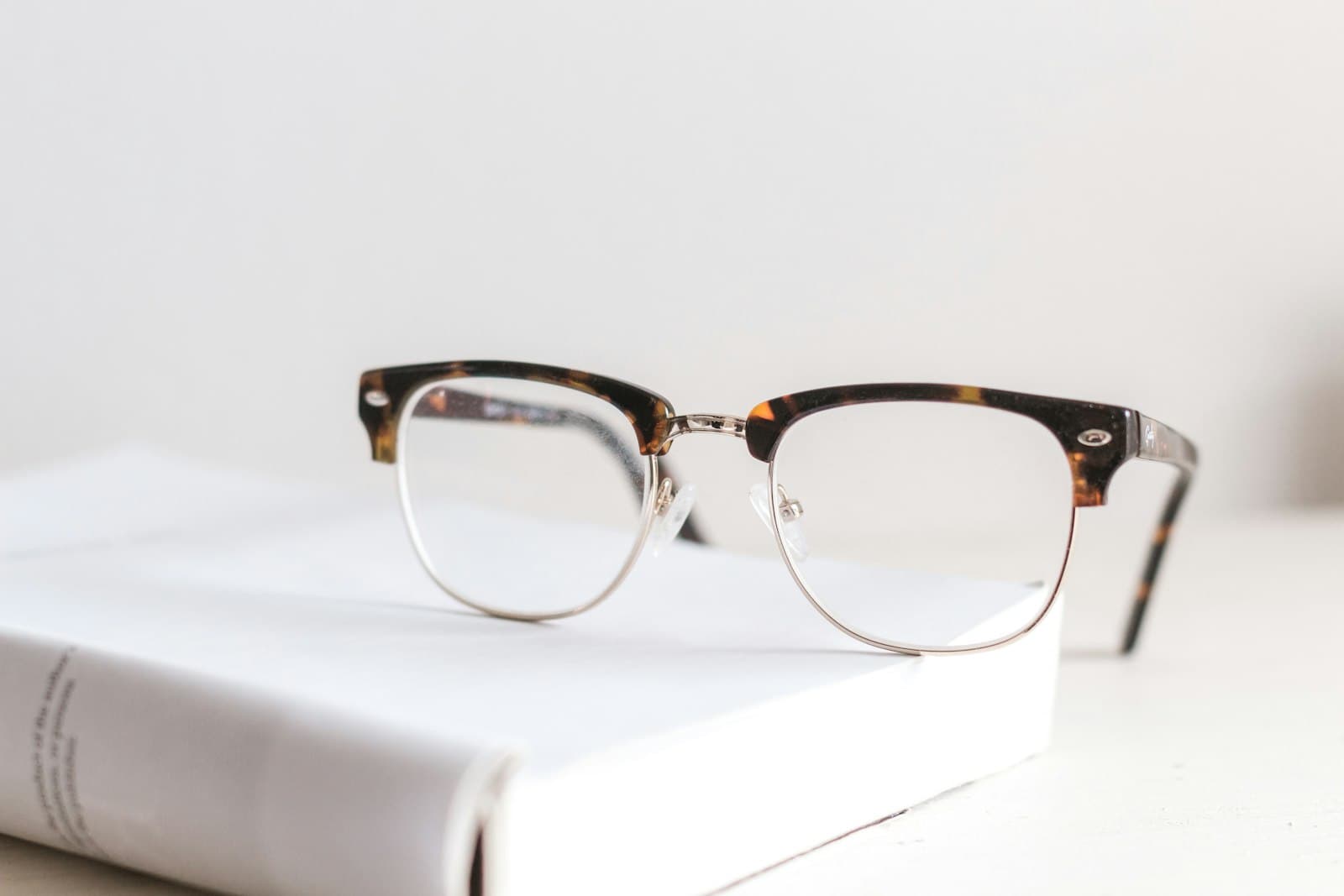 Atticus — Titanium / Browline